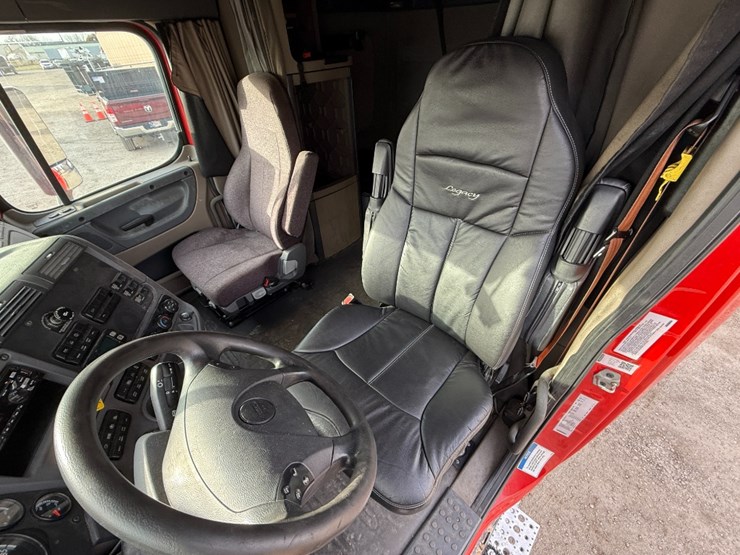 2019-freightliner-cascadia-125-image-22