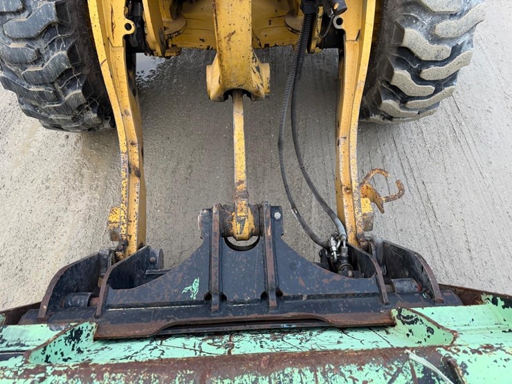 2012-caterpillar-906h-image-10