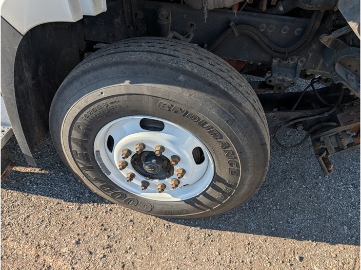 freightliner-108sd-image-21