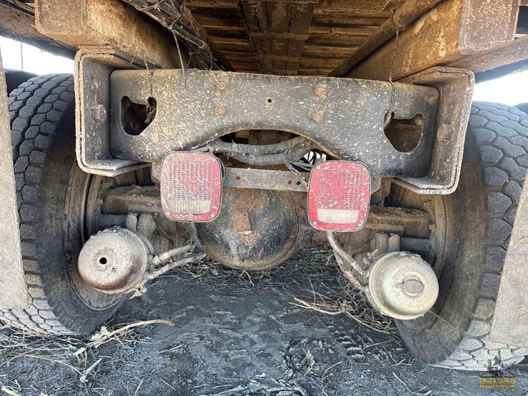 peterbilt-379-image-18