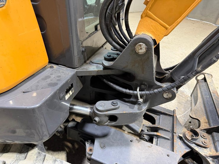 2022-case-cx37c-image-26