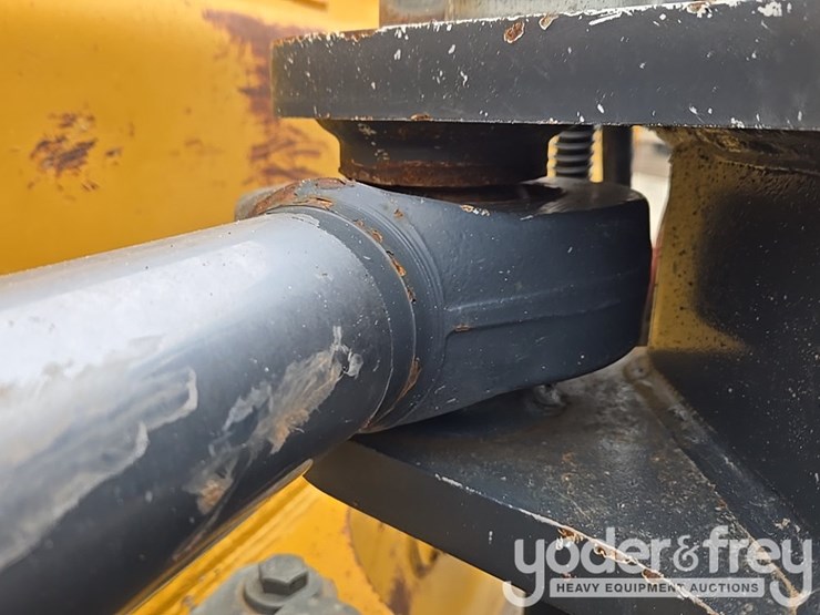 2019-deere-850l-lgp-image-42