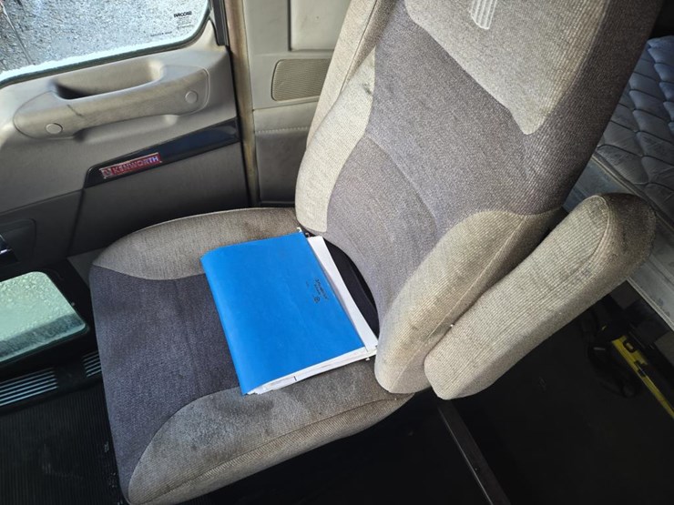 2013-kenworth-t660-image-44