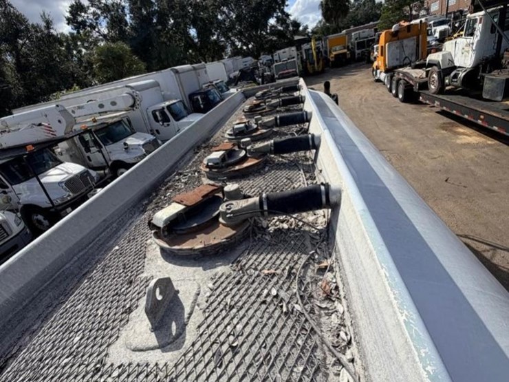 peterbilt-330-image-2