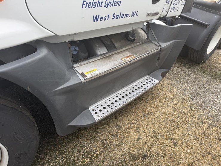 #1175-•-2016-freightliner-cascadia-day-cab-truck-tractor-image-18