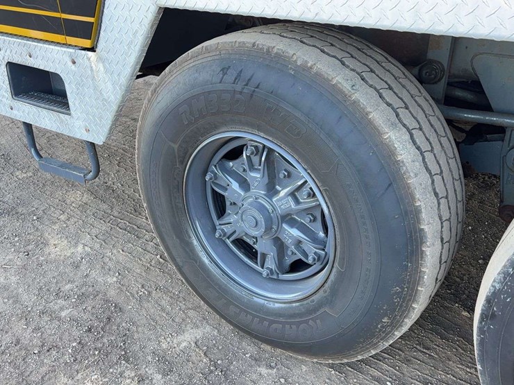 1993-grove-tms700b-image-10