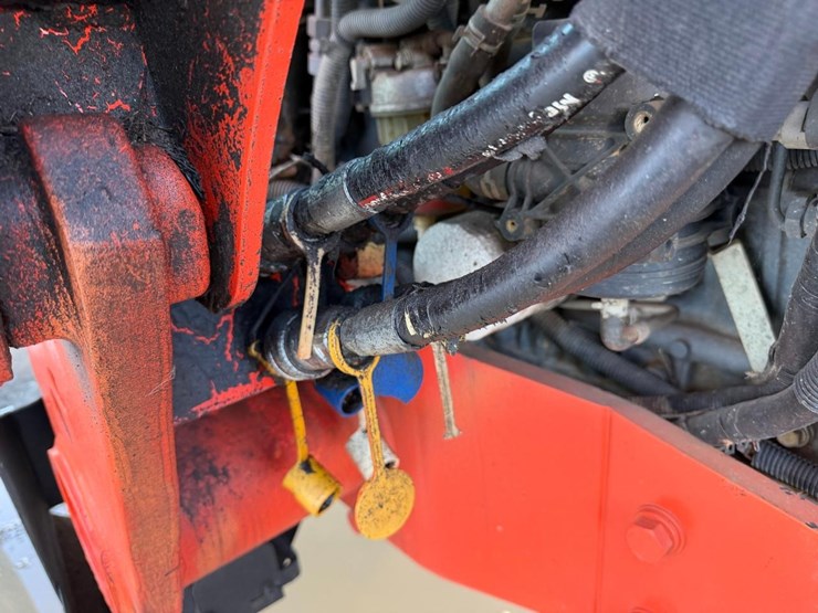 2016-kubota-m8560-image-19