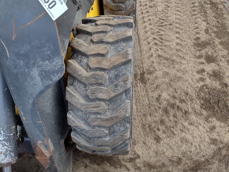 new-holland-l175-image-19