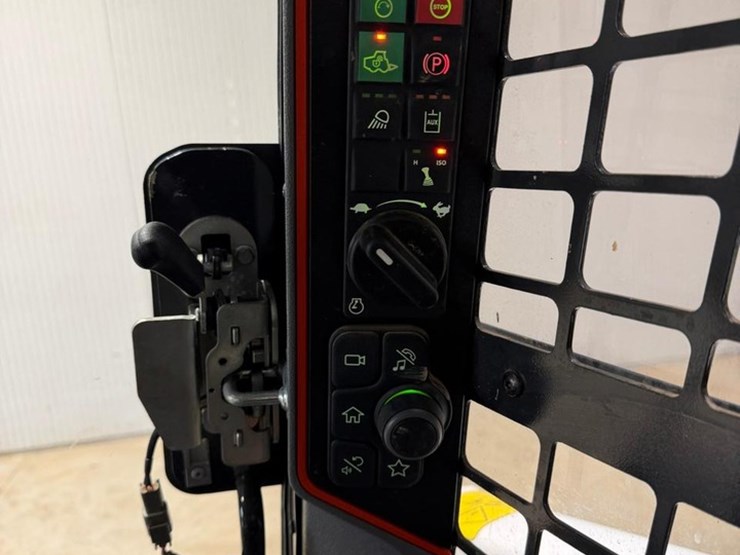 2023-bobcat-t76-image-25