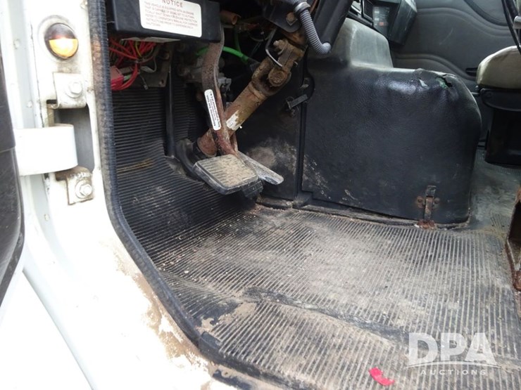 2003-international-8100-image-76