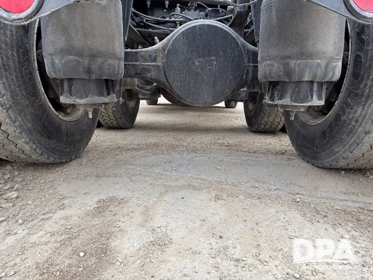 peterbilt-579-image-29