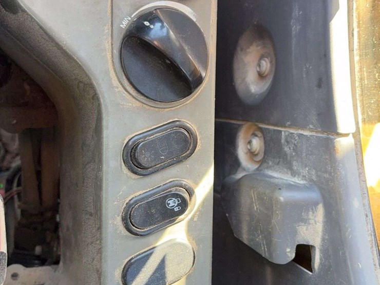 komatsu-pc210-lc-10-image-69