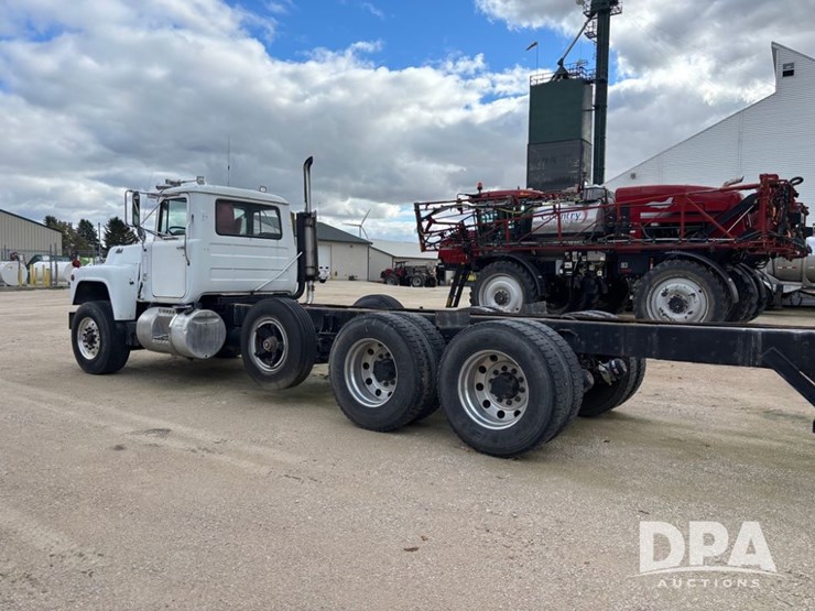 1986-mack-rd686-image-12