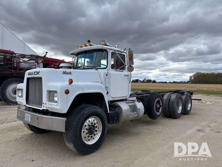 1986-mack-rd686-image-16