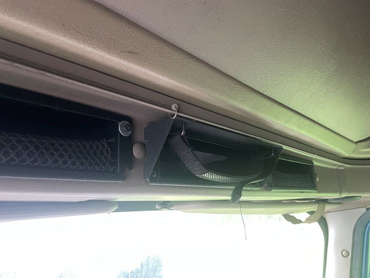 #210-•-2009-international-eagle-semi-tractor-(fall-creek,-wi)-(has-wi-title)-image-38