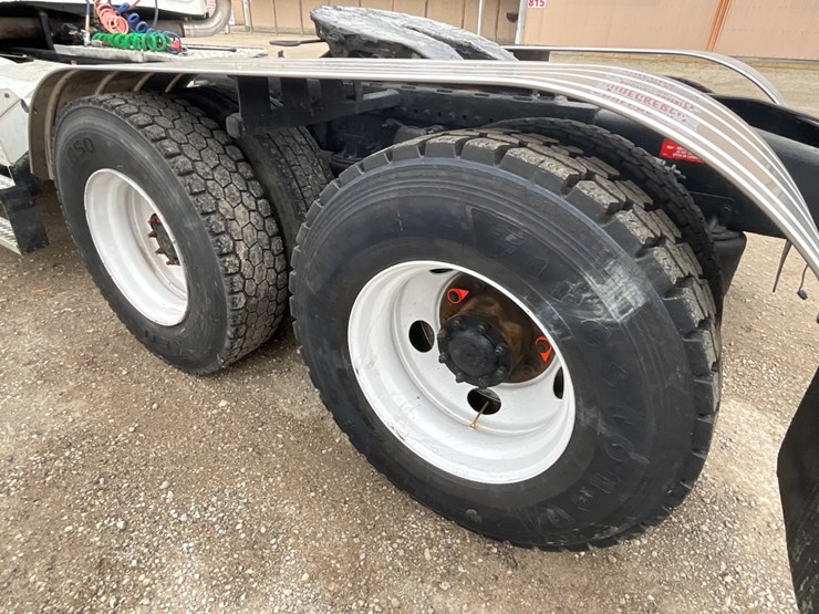 2015-western-star-4900sa-image-14