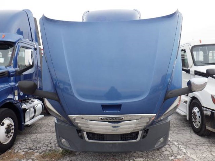 2020-freightliner-cascadia-126-image-24