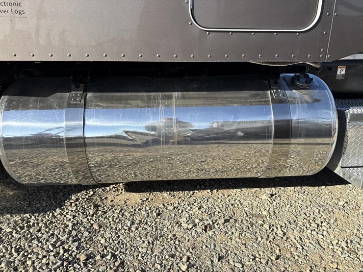 2012-peterbilt-389-image-40