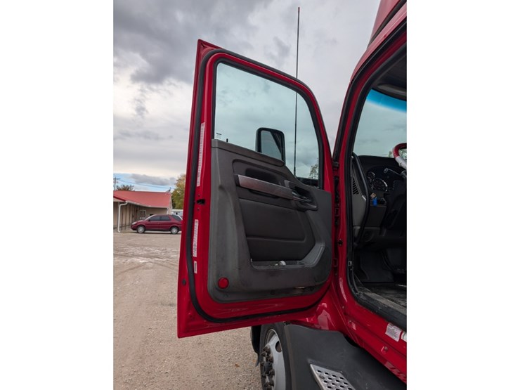 2019-kenworth-t680-image-16