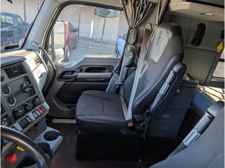 2020-kenworth-t680-image-24