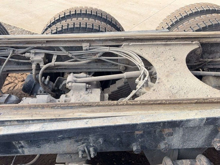 1999-mack-cl713-image-52