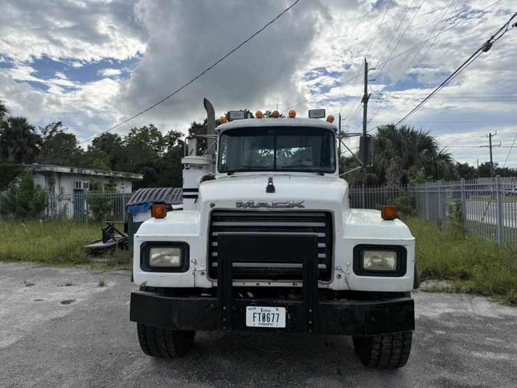 1999-mack-rd600-image-2