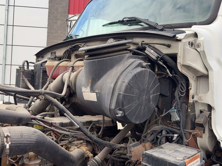 2005-sterling-l8500-image-24