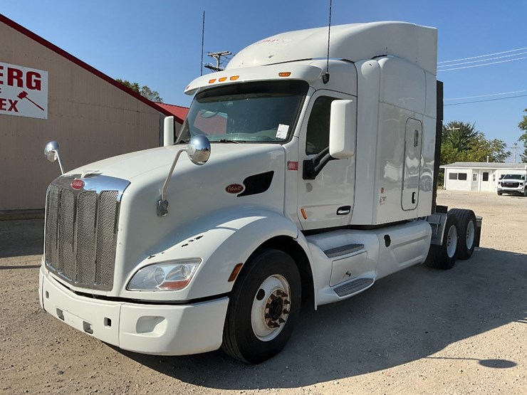 2014-peterbilt-579-image-2