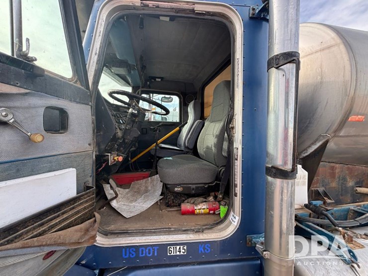 peterbilt-377-image-63