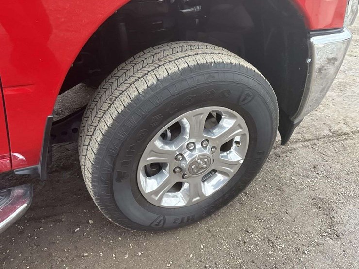 2024-ram-2500-big-horn-image-11