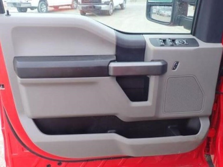 ford-f350-xlt-image-24