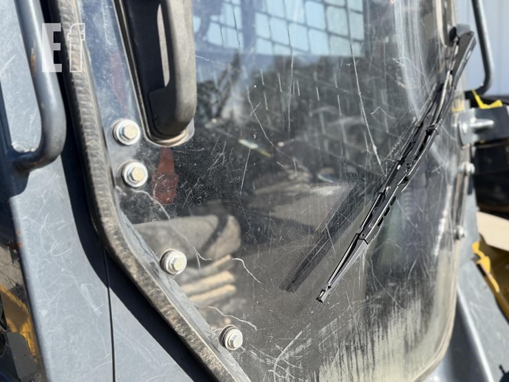 2017-deere-331g-image-18