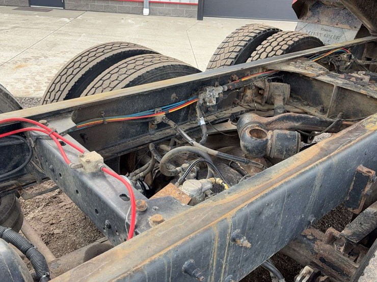 2016-kenworth-t880-image-61