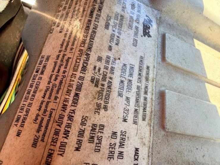 2011-mack-gu812-garbage-truck-image-7