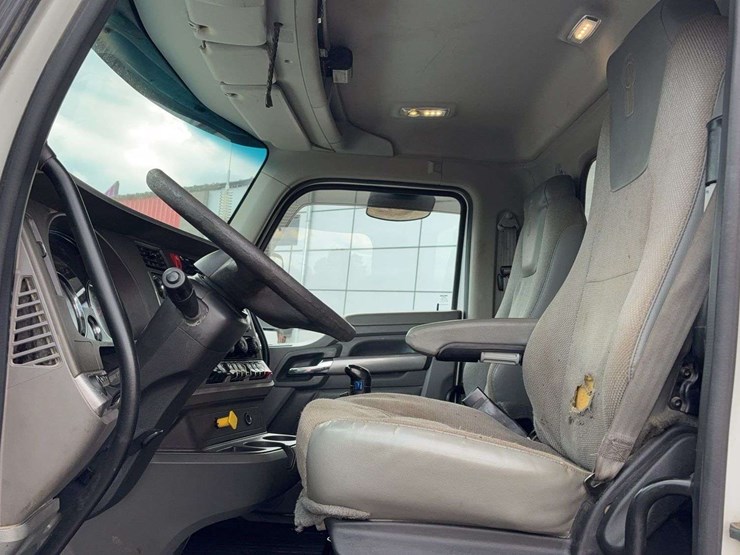 2017-kenworth-t880-image-46