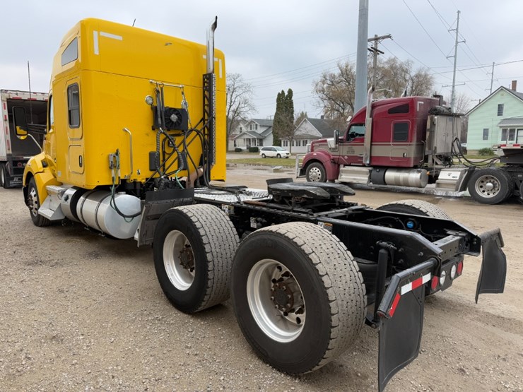 2019-kenworth-t680-image-3