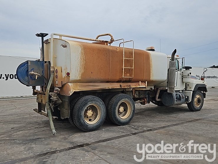 1994-mack-rd690s-image-5