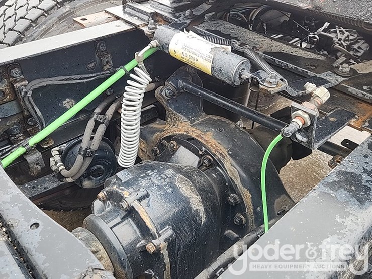 2019-freightliner-cascadia-126-image-30