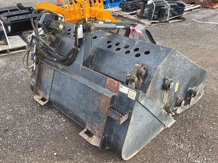 2020-caterpillar-60-image-3