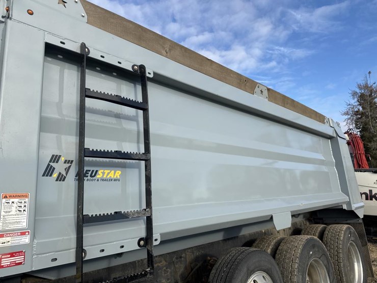 #1463-•-2007-mack-quad-axle-dump-truck-image-29