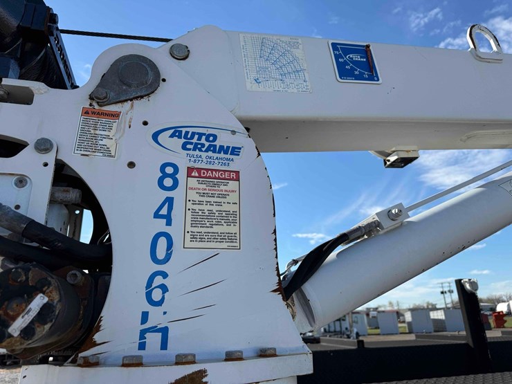 2017-freightliner-m2-106-image-14