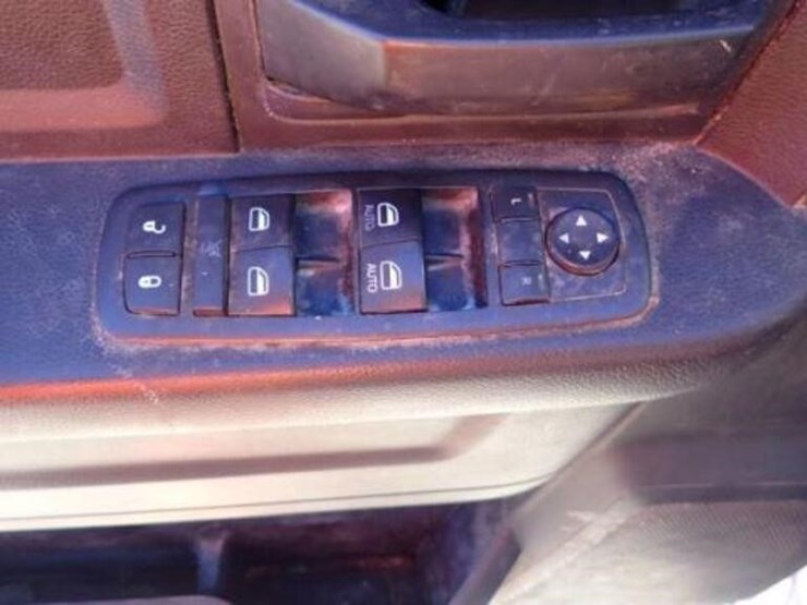 2016-dodge-1500-image-29