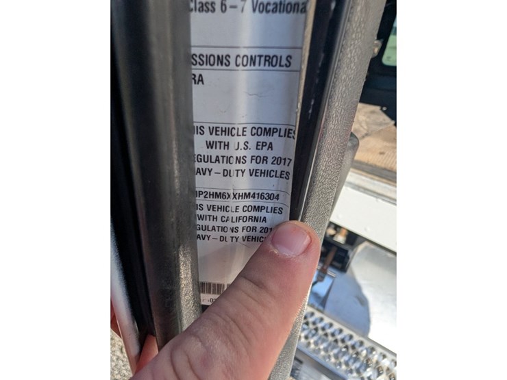 2017-peterbilt-337-image-32