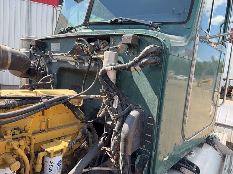 2003-peterbilt-379-image-31