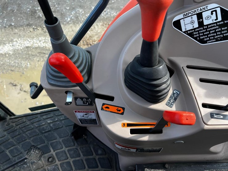 2010-kubota-m8540-image-26