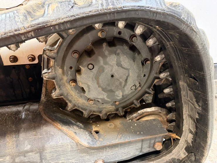 2021-bobcat-t770-image-14