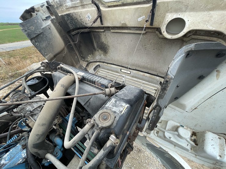 international-4900-image-85