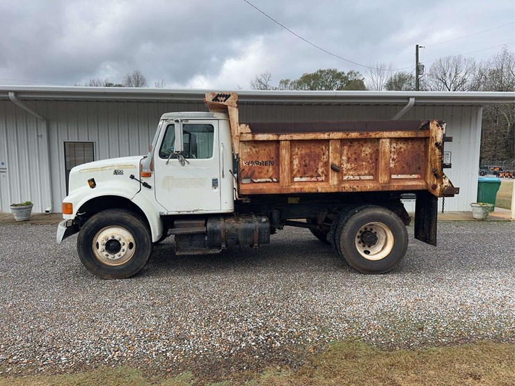 2001-international-4700-image-2