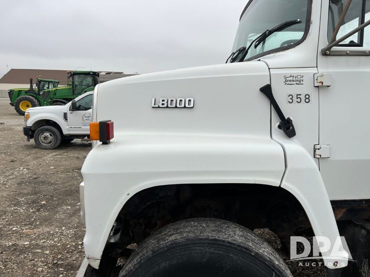 ford-l8000-image-13