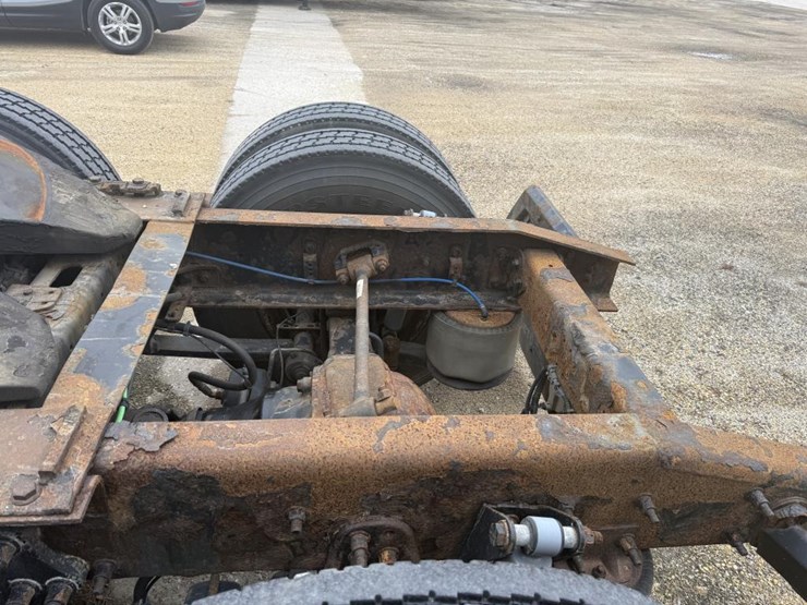 #1175-•-2016-freightliner-cascadia-day-cab-truck-tractor-image-28